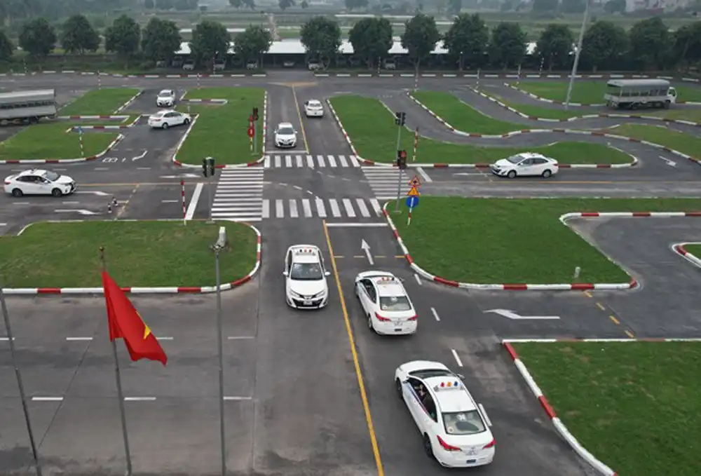Học Bằng Lái Xe Tải Hạng C1 Tại Linh Xuân – Học Phí 20Tr900 Học Bằng Lái Xe Tải Hạng C1 Tại Linh Xuân – Học Phí 20Tr900